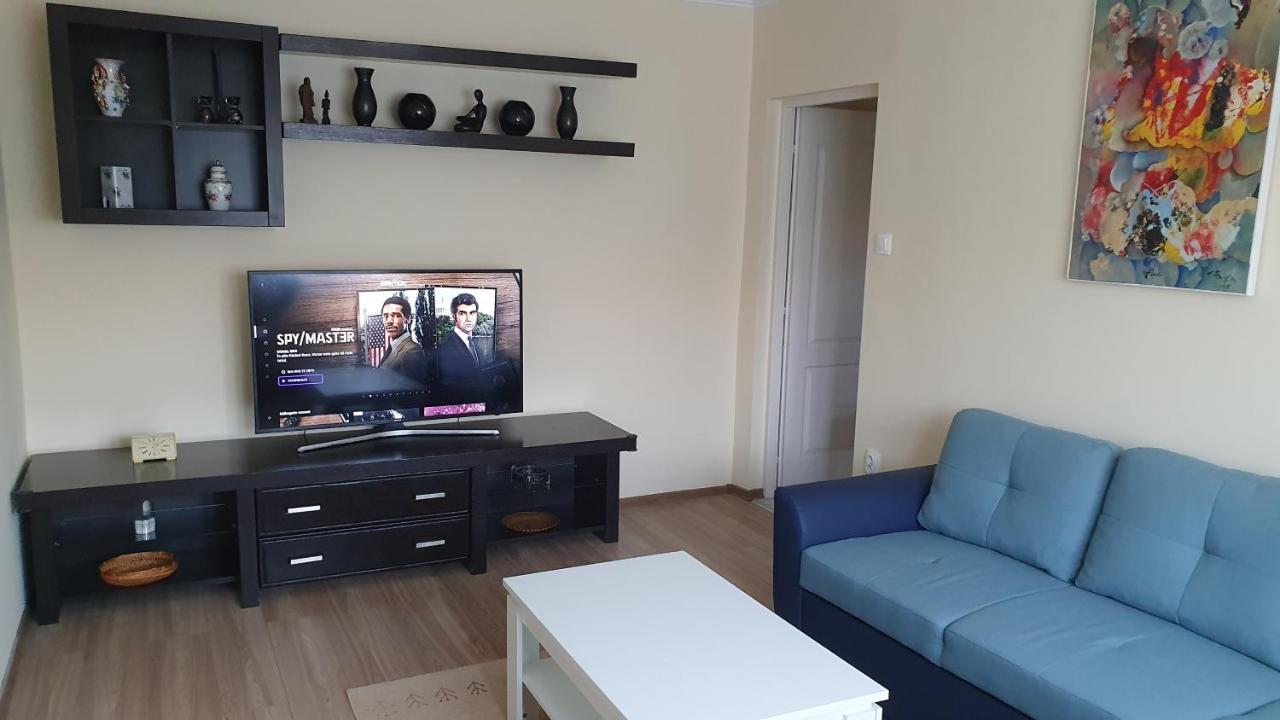 Apartamento Apartament Estera Oradea Exterior foto