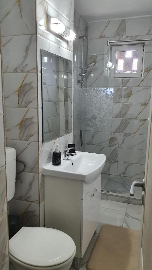 Apartamento Apartament Estera Oradea Exterior foto