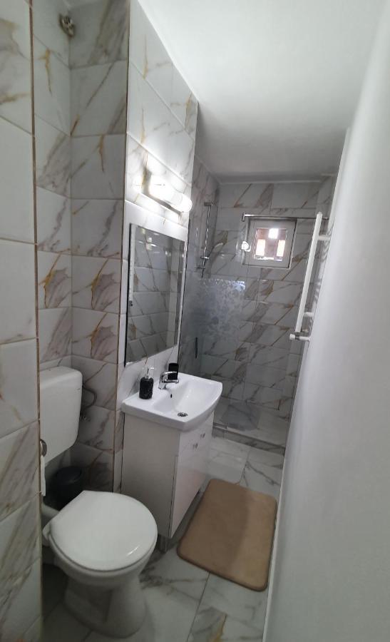 Apartamento Apartament Estera Oradea Exterior foto